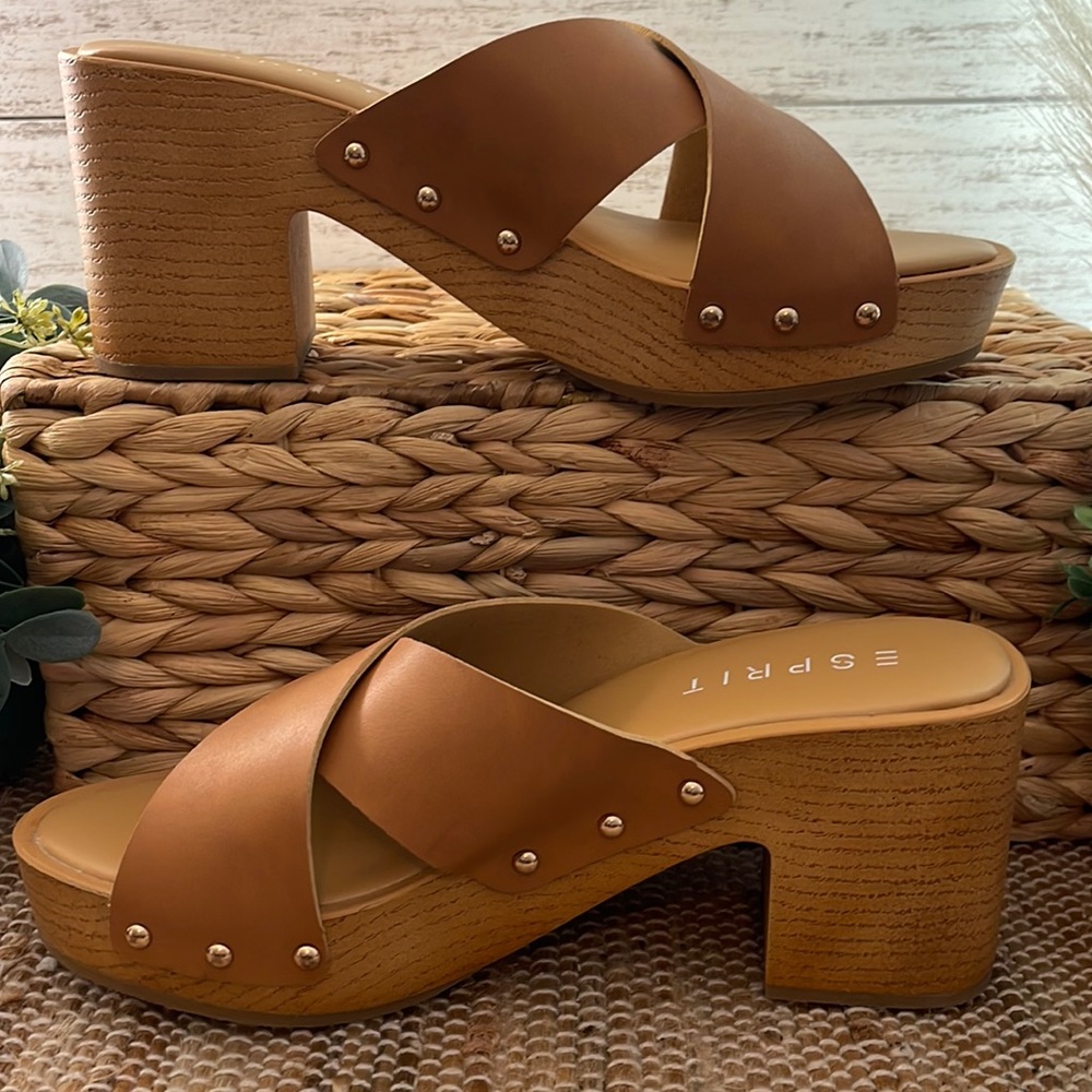 With a boho feel, the Esprit Mia heeled sandals color is Whiskey size 9.5